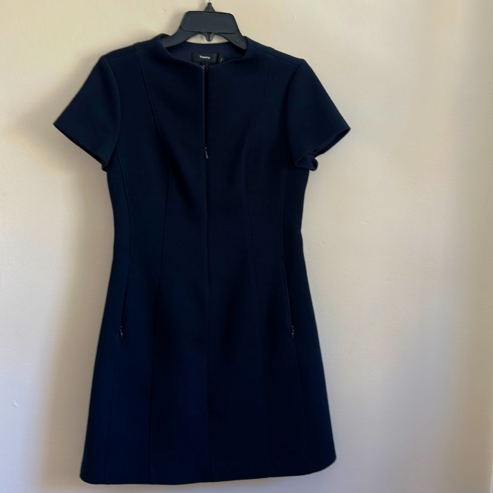 Theory structured navy short sleeved dress, Sz 6